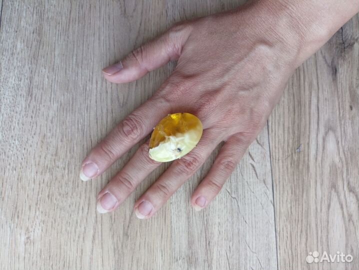 Кольцо из янтаря