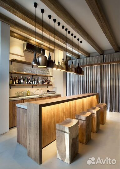 Бармен официант в хосту