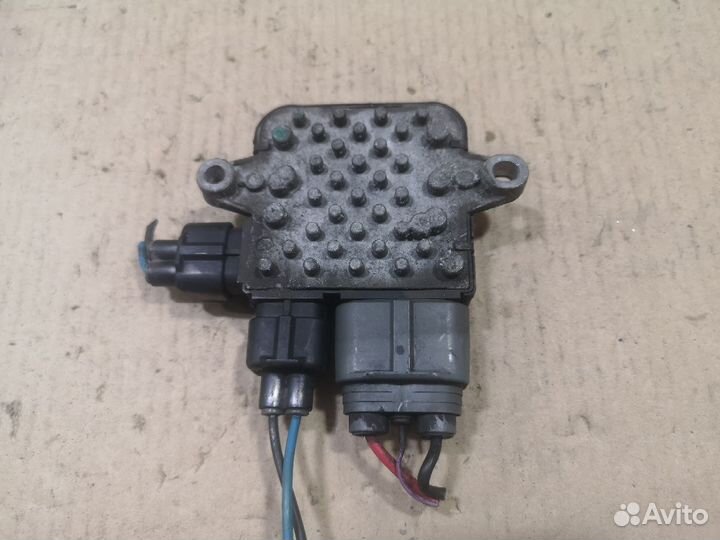 Блок управления вентилятором Nissan Skyline V36