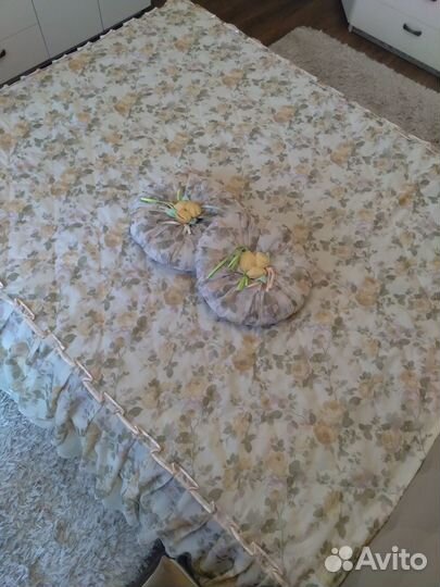 Покрывало+2 подушки+2 комплекта штор с подхватами