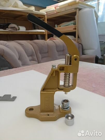 Пресс станок для обтяжки мебельных пуговиц