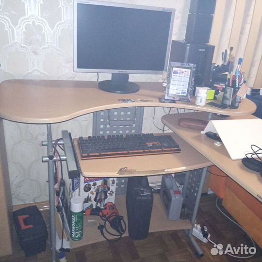 Компьютерный стол