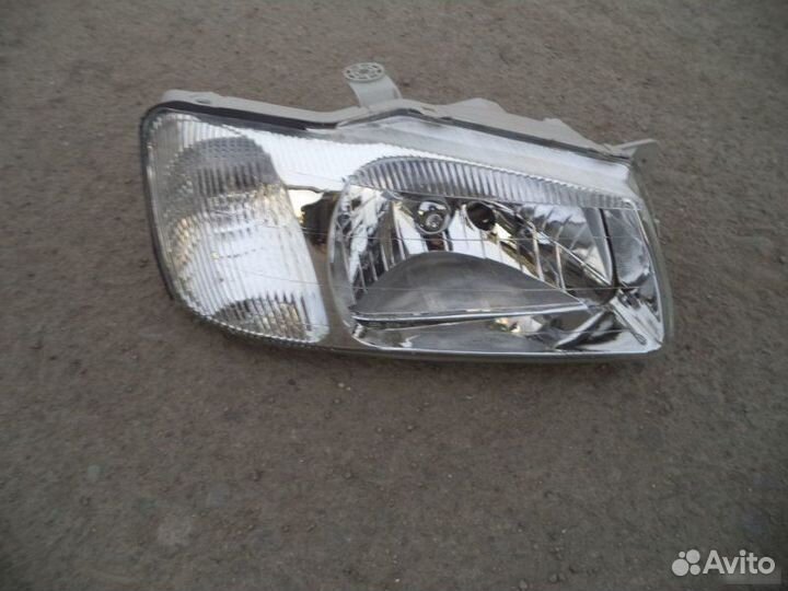 Фара передняя правая Hyundai Accent