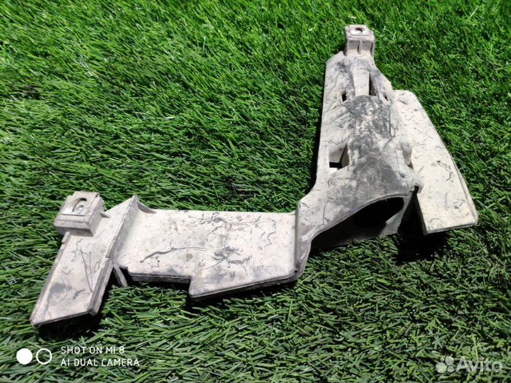 Кронштейн крепления фары левый Bmw E46