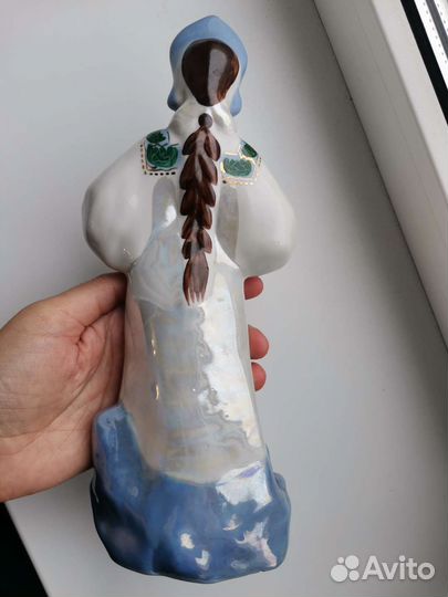 Фарфоровая статуэтка Малахитовая шкатулка сысерть