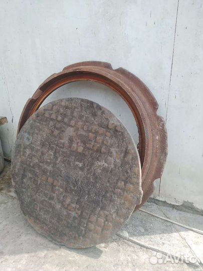 Люк канализационный