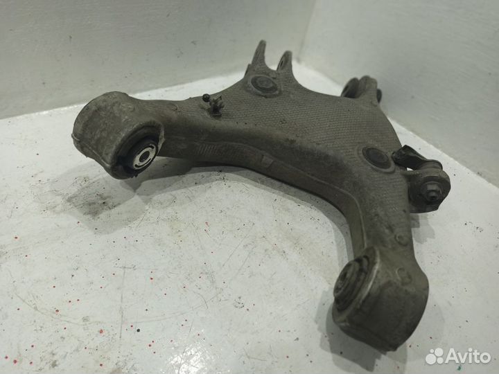 Рычаг задний нижний правый