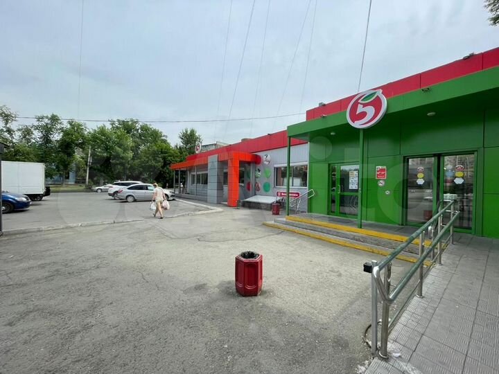 Торговая площадь, 50-летия ВЛКСМ ул., 17