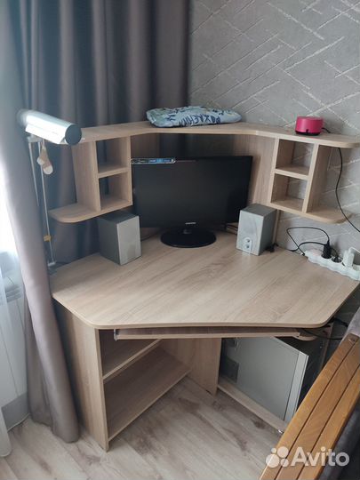 Компьютерный угловой стол
