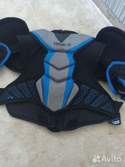 Нагрудник хоккейный