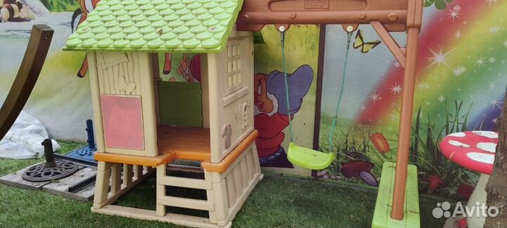 Детский игровой домик с качелями