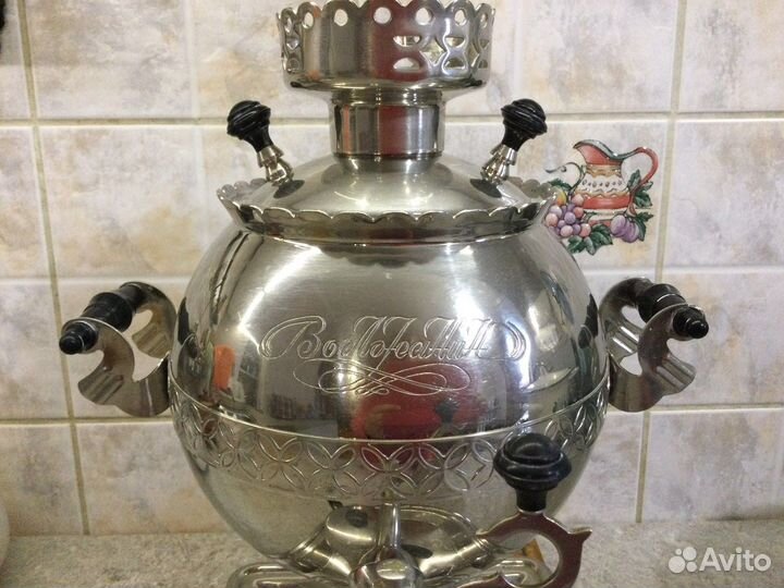 Самовар электрический на подносе с сахарницей