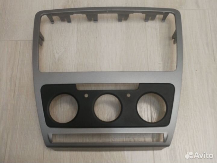 Рамка магнитолы skoda octavia a5