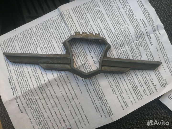 Эмблема на капот птичка газ 21