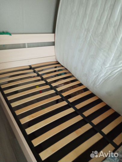 Кровать с матрасом 140 200 бу