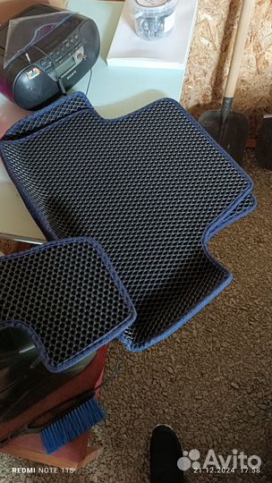 Продам ковры в салон на Фольксваген гольф 7