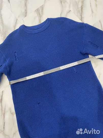 Свитер женский рваный