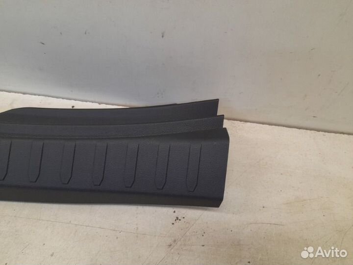 Накладка замка багажника Toyota Rav4 50 2018