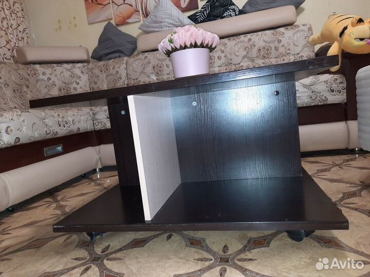 Журнальный столик на колесах бу