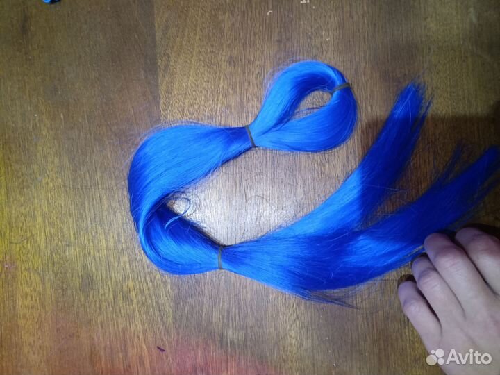 Волосы синие