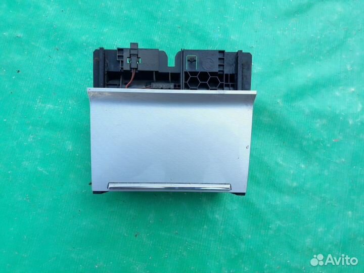 Бардачок маленький центральный Шкода Октавиа А7