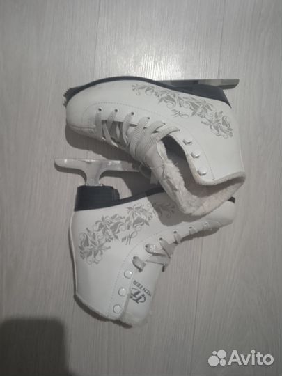 Продам фигурные коньки