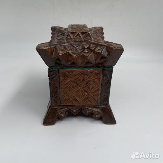 Шкатулка старинная деревянная резная сундучок