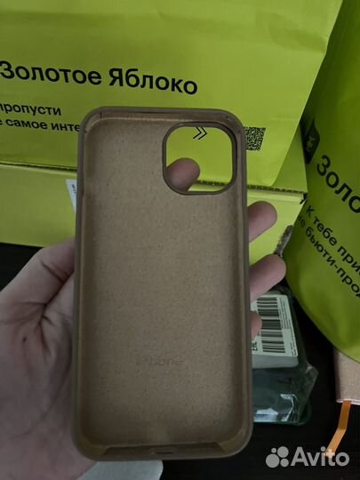 Чехол на iPhone 13