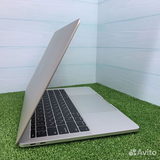 Серебристый MacBook Pro 13 2017 i5/8gb/512gb