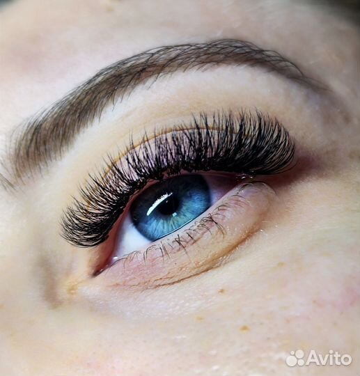 Мастер по наращиванию ресниц