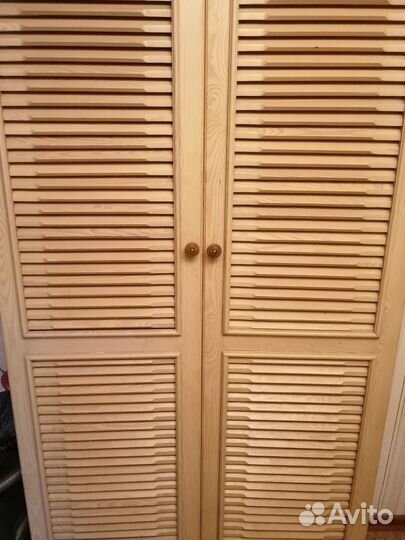 Распашные деревянные двери