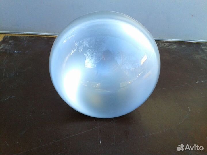 Продам большую зеркальную лампу 220в