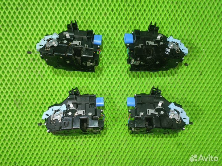 Замок двери передний Volkswagen Golf Plus