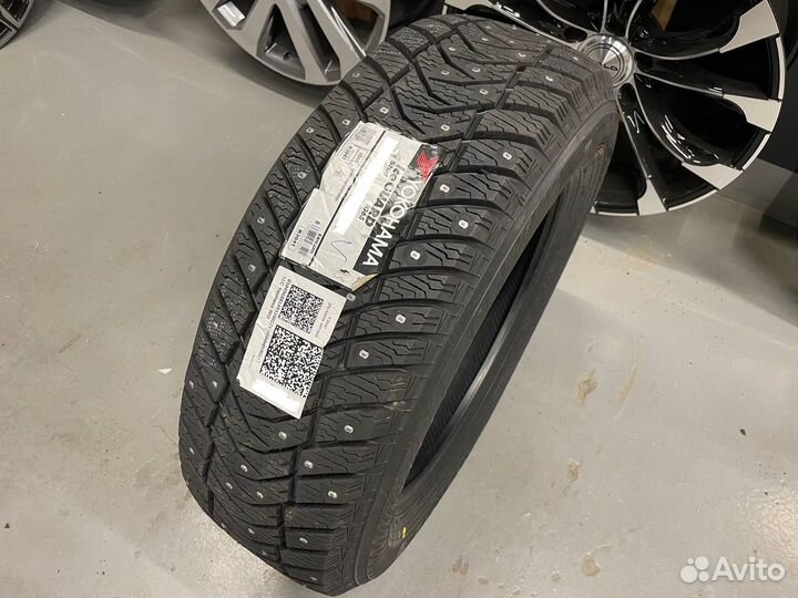 Yokohama IceGuard Stud IG65 245/40 R19 98T