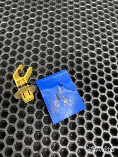 Кронштейн / Крепления упора капота Ford focus 3