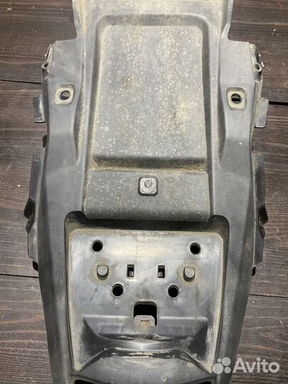 Пластик подрамника для Suzuki GSR750 11-16