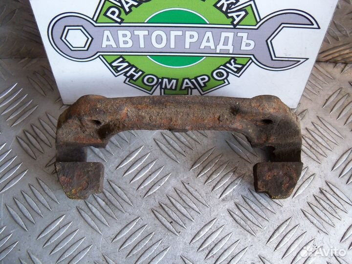 Скоба переднего правого суппорта BMW 3 E36