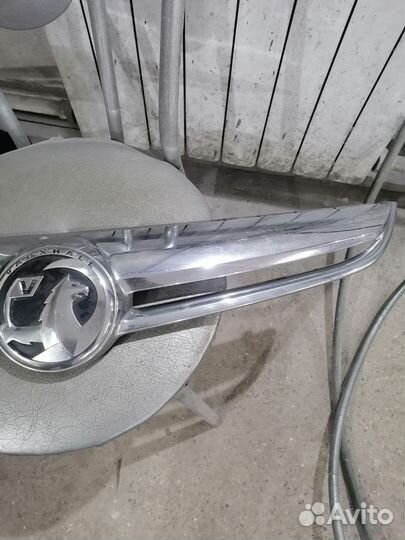 Молдинг решётки радиатора Опель Корса Д