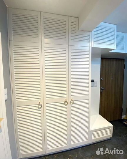 Шкафы с жалюзийными дверками