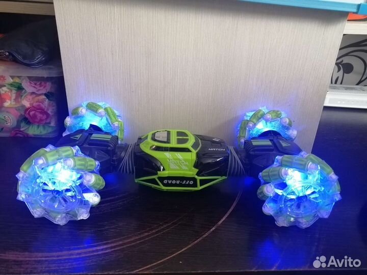 Машинка на радиоуправлении, жестом