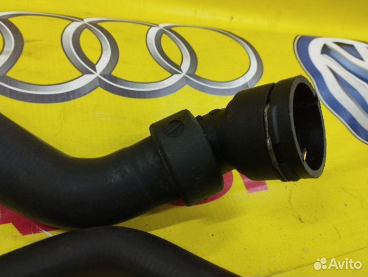 Патрубок системы охлаждения Volkswagen Passat B5+