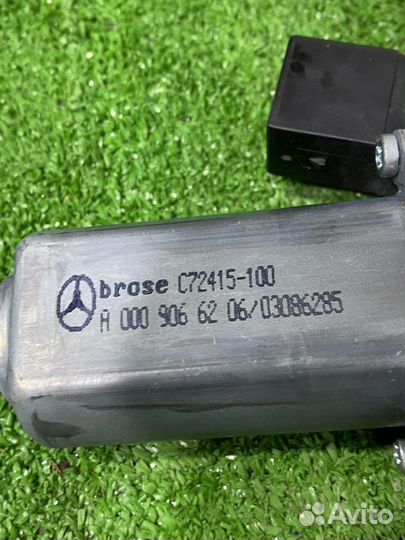 Мотор стеклоподъемника задний правый Mercedes-Benz