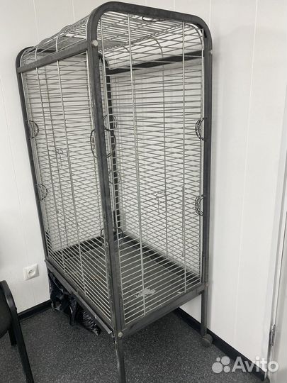 Клетка для крупных попугаев