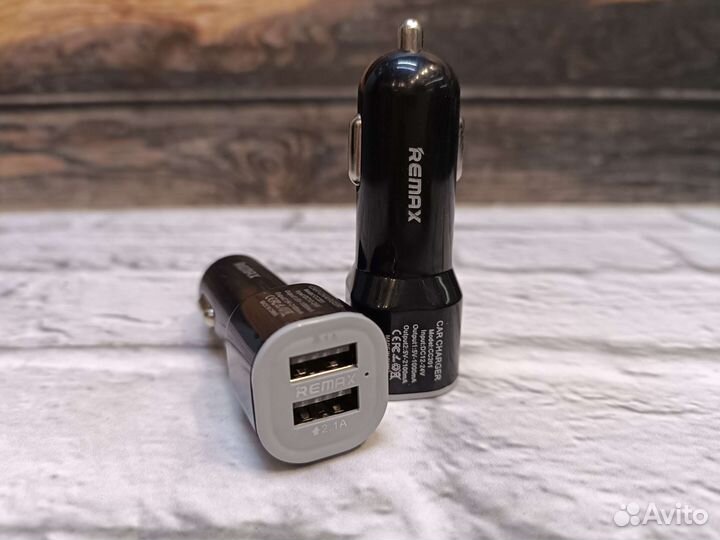 Автомобильная зарядка 2.1 Ампера 2USB новая
