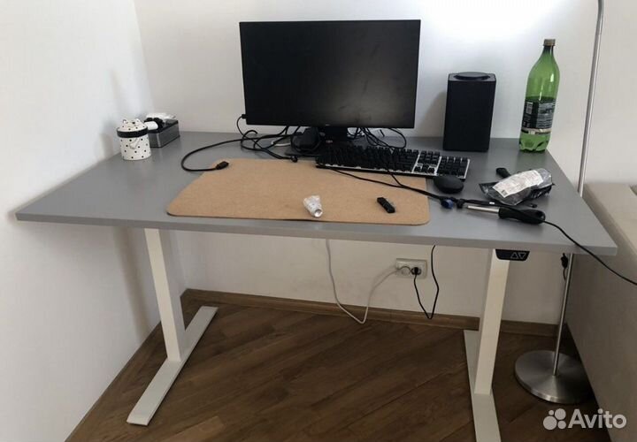 Стол с регулировкой высоты