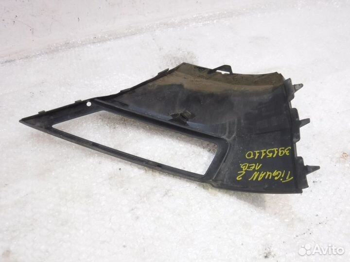 Накладка противотуманной фары левой
