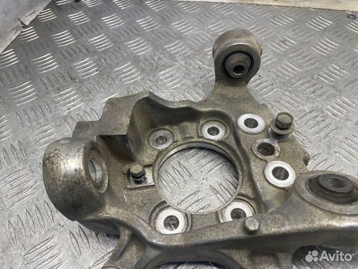 Кулак поворотный задний правый Nissan Teana J31