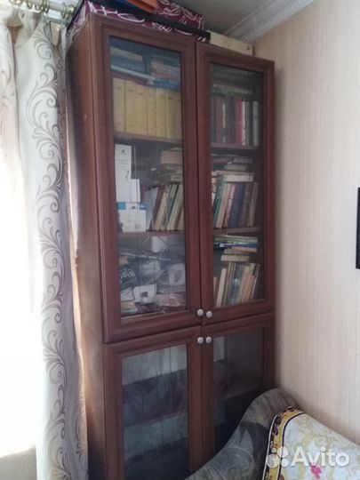 Книжный шкаф