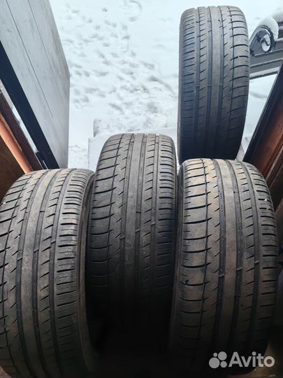 Triangle Sports TH201 255/40 R20