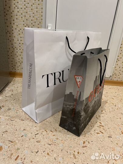 Брендовые пакеты Guess, Trussardi